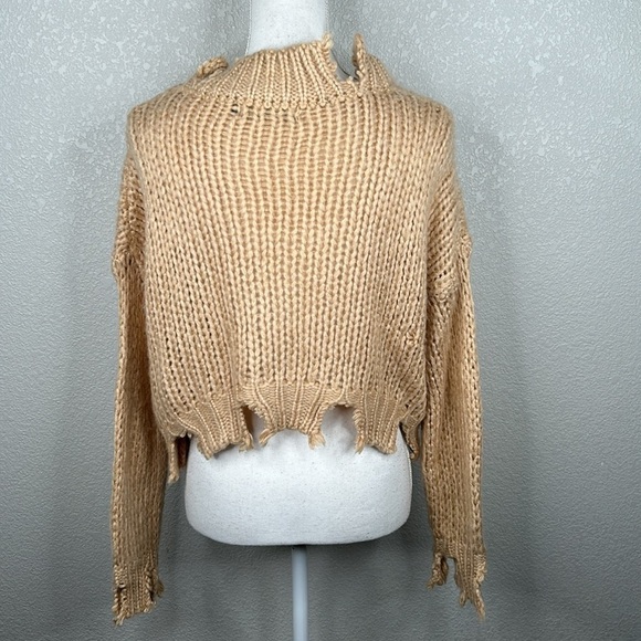Forever 21 Tan Knit Distressed Cropped Long Sleeve Sweater Size Small - Picture 5 of 7